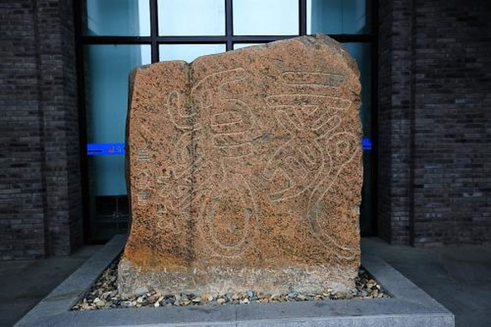 旅游攻略# 龙虎石刻:龙虎石刻位于龙源公园内,其中最有参观价值的是