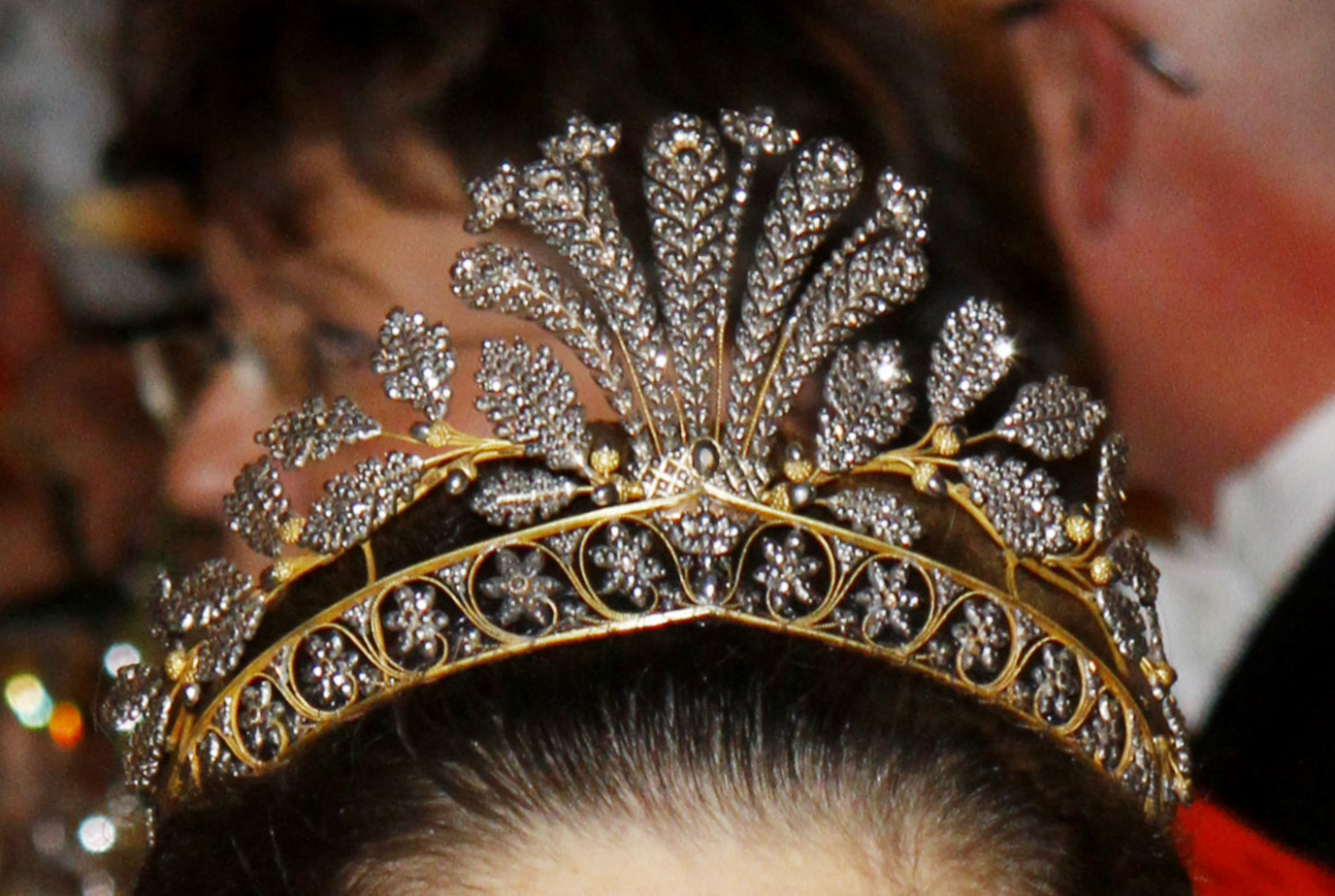 带你看欧洲王室那些材质特殊的王冠:钢铁,银,黄金,贝壳
