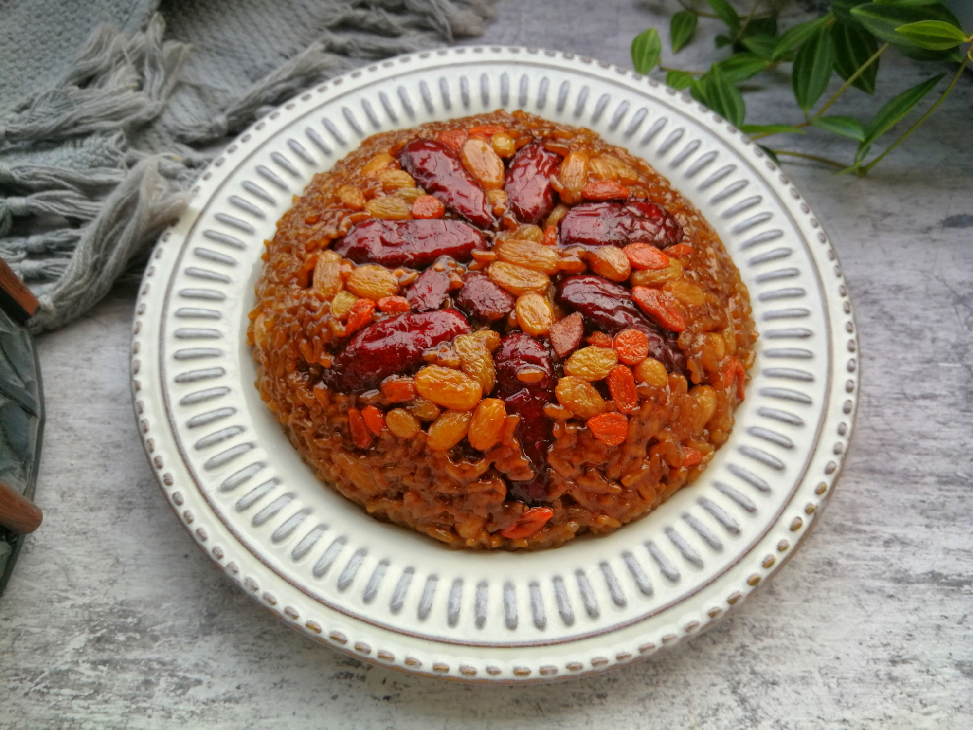 红糖糯米饭的家常做法,色泽红亮,软糯香甜,寓意好宴客有面子