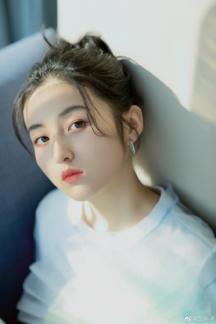 o张子枫的控评大长腿