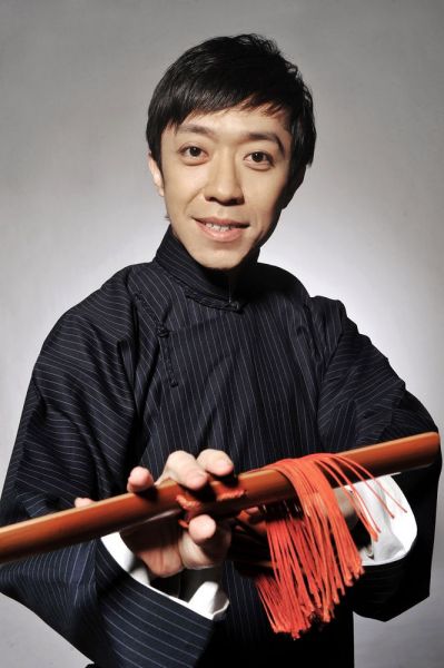 何沄伟参加演出,对同台的李菁视而不见,两人关系明显变得生疏