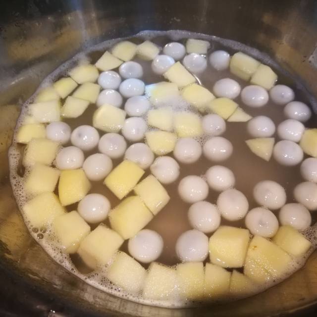 苹果煮汤圆,酸甜适口,清爽不腻,美味极了