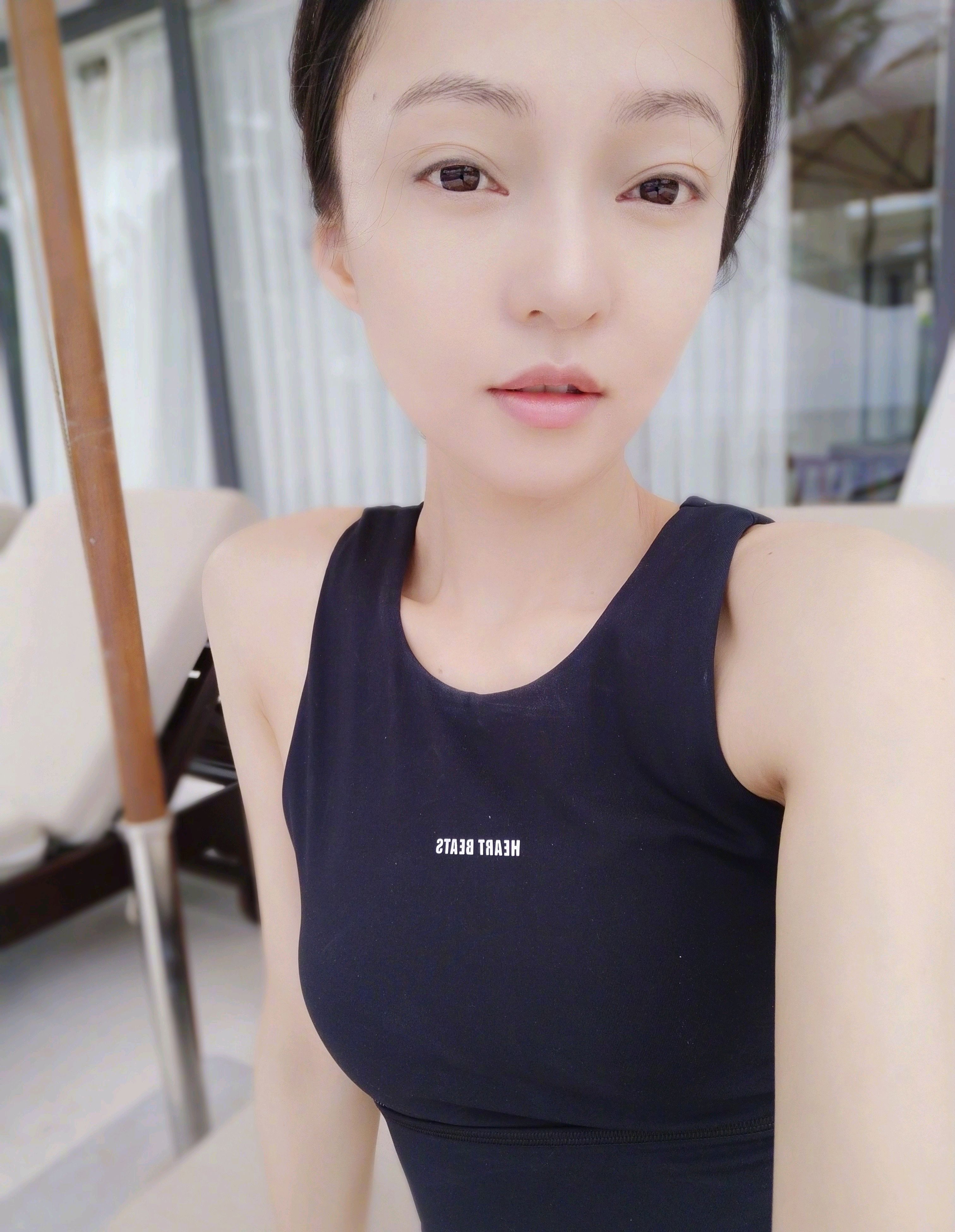 甜美若少女的张韶涵再开演唱会现场座无虚席