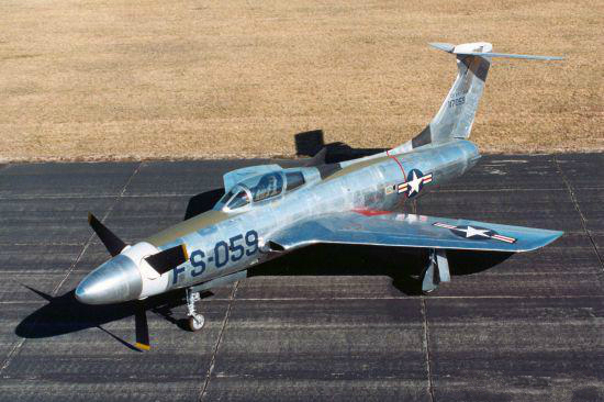 俄罗斯图-95战略轰炸机为什么用双层螺旋桨,有什么好处吗?