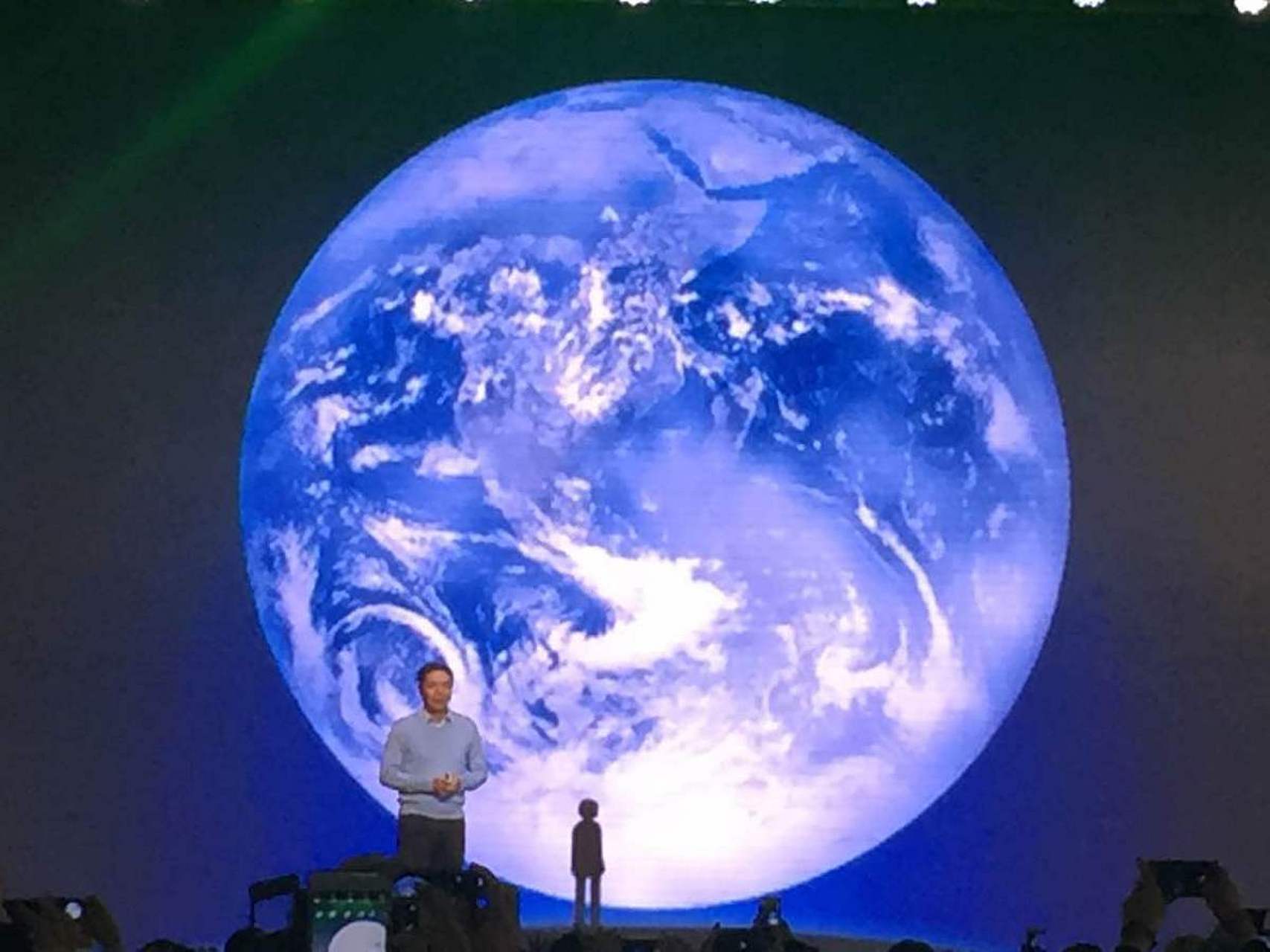 微信启动界面,用的是真实的地球照片——"蓝色弹珠",是1972年由阿波罗