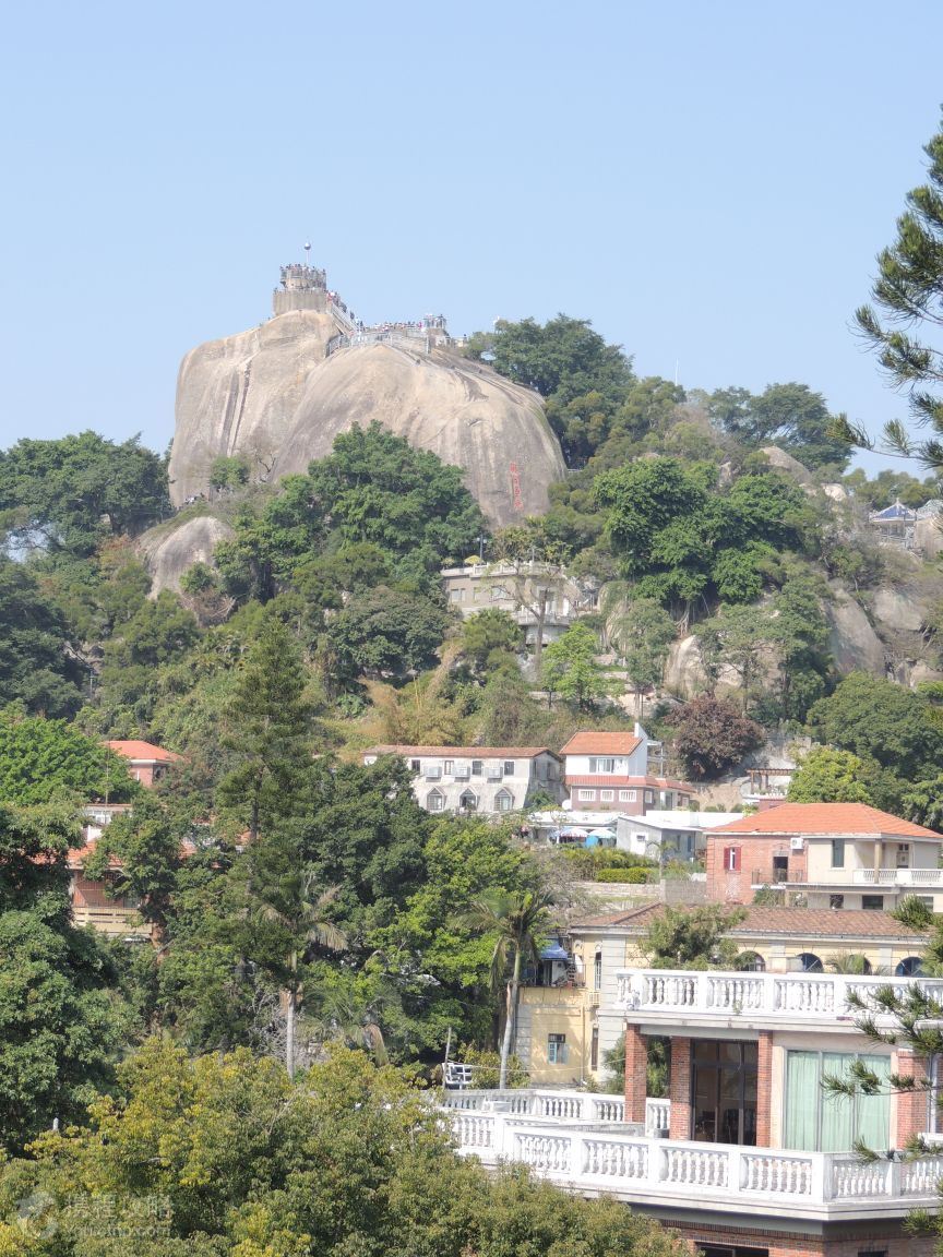 十二洞天,即十二洞室,以地支为名,洞室大小,形状各异,小径错落,上下