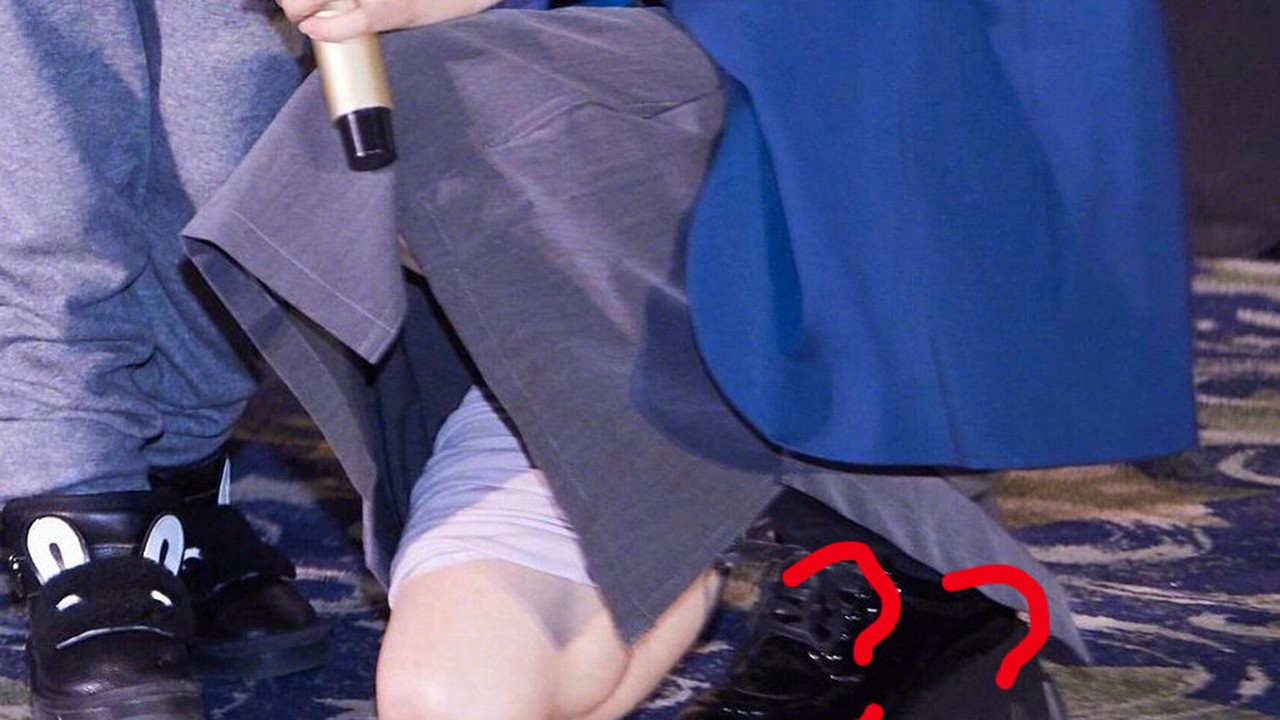 钟楚曦陈伟霆武汉路演,蹲下合影裙子"走光",网友都看呆了