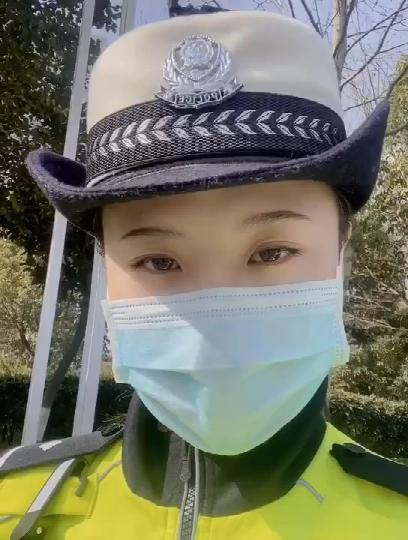 大檐帽警察女图片