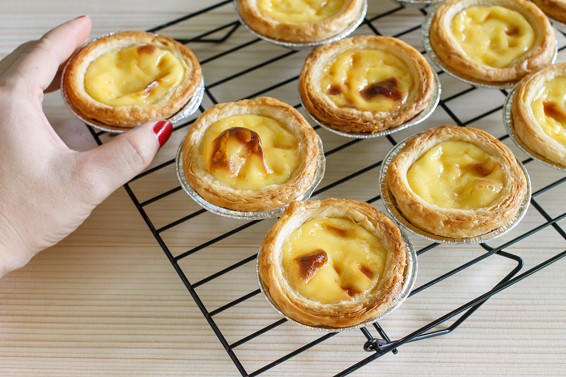 这道点心是澳门特色美食,外皮酥脆,内馅鲜嫩,味道浓郁,是一道让人回味