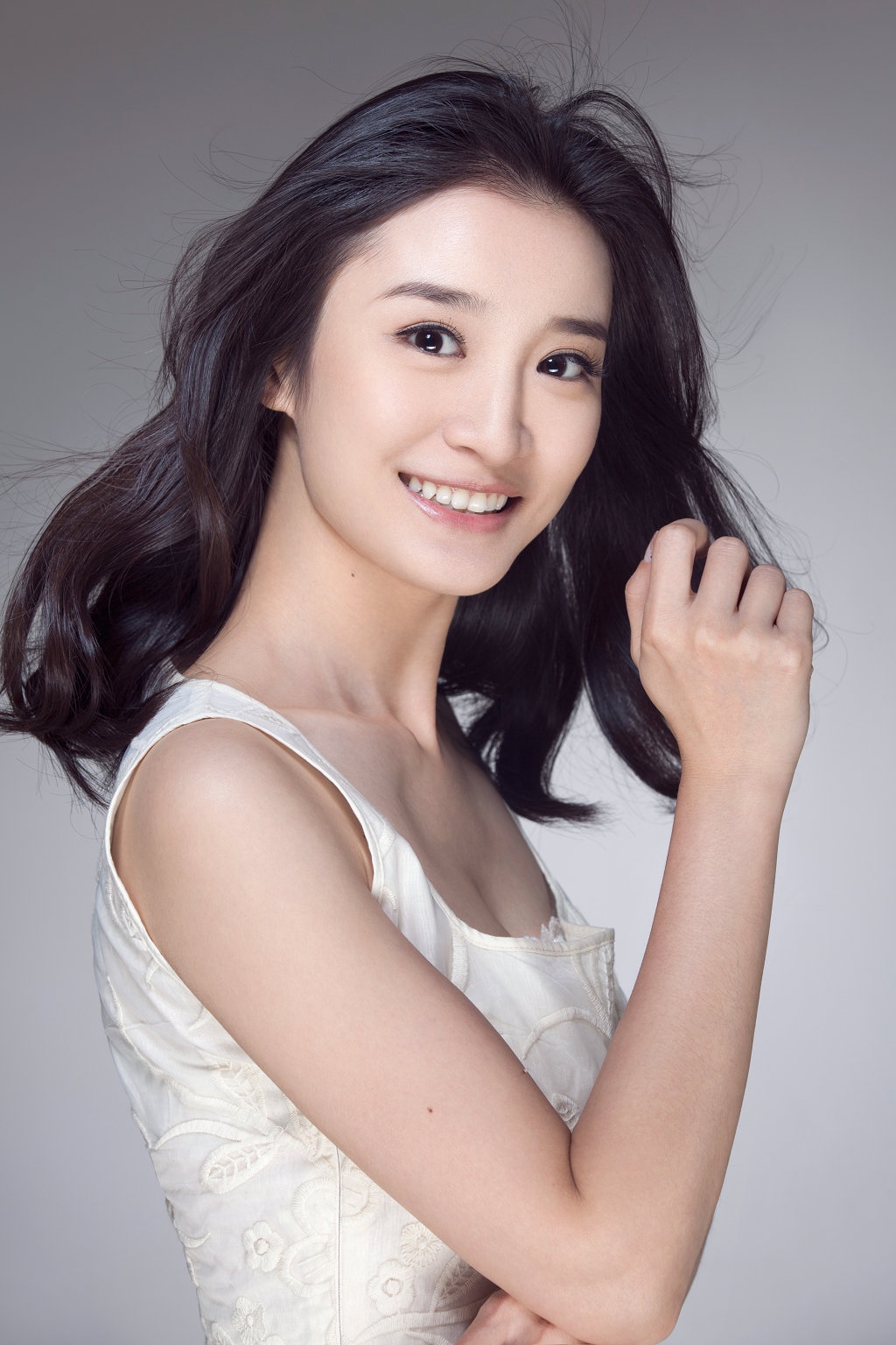 《家有儿女》中小雪的闺蜜"明明"37岁了,如今她竟逆袭成女神!