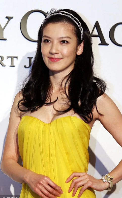 千王之王2000,她的出场压过吴君如,关秀媚 转载自百家号作者:制度白羊