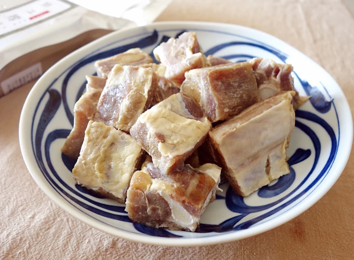 丽江腊排骨火锅:排骨与配菜的邂逅,最是秋日里的一道温饱