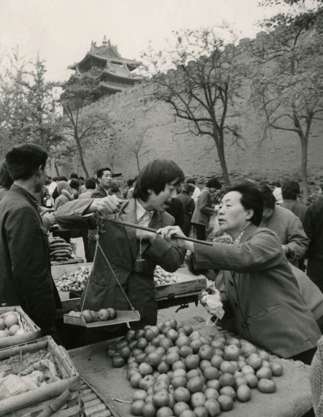 改革開放40週年:80年代北京老照片,圖4的美女很時髦