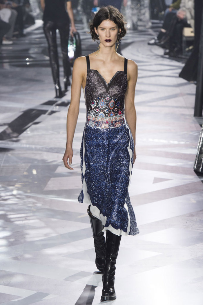 时装秀:模特拥有女神范,造型性感吸引眼球,服饰设计彰显时尚风