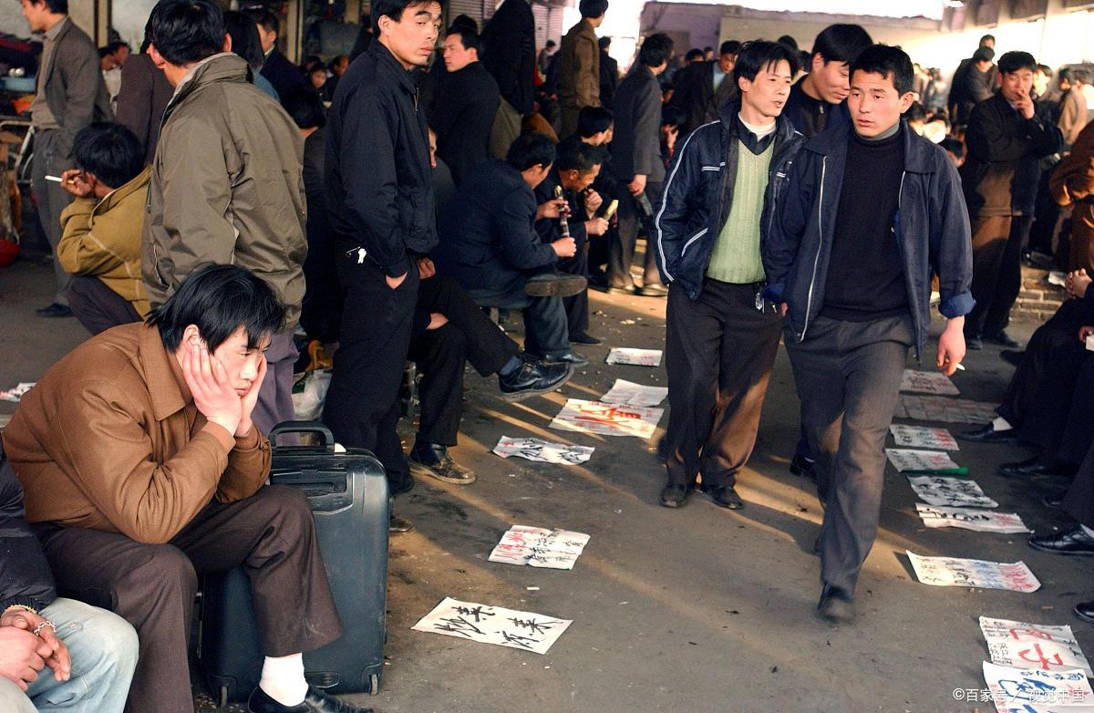 我 1994 年下岗,当时厂里国有变私有,我工龄短,只拿了两千多元买断金