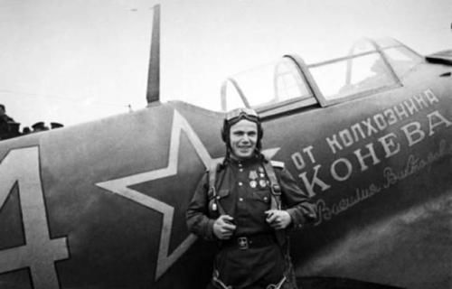 苏联的王牌飞行员伊万阔日杜布,击落敌机六十二架