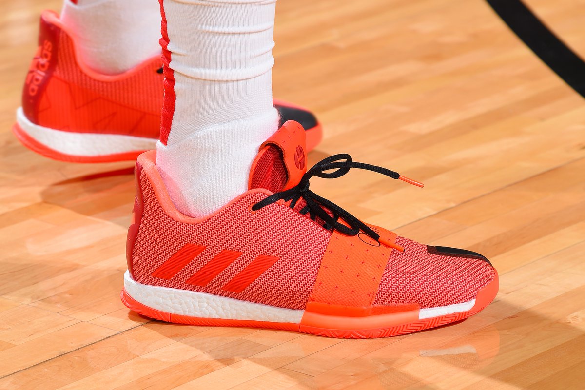 塔克:nike hyperdunk "ronaldinho"