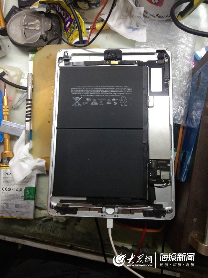 菏泽一市民ipad平板换外屏后内屏却出现故障 维修店:属正常