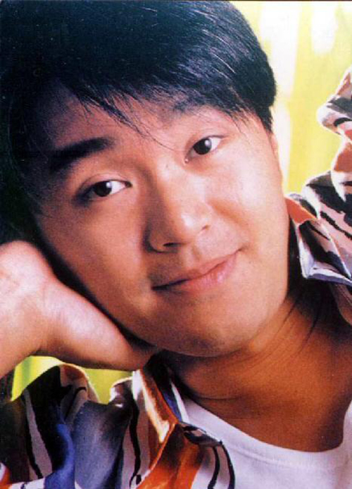 周星驰出道时的写真集! 那时候的星爷有点青涩 ,有多少人看过呢?