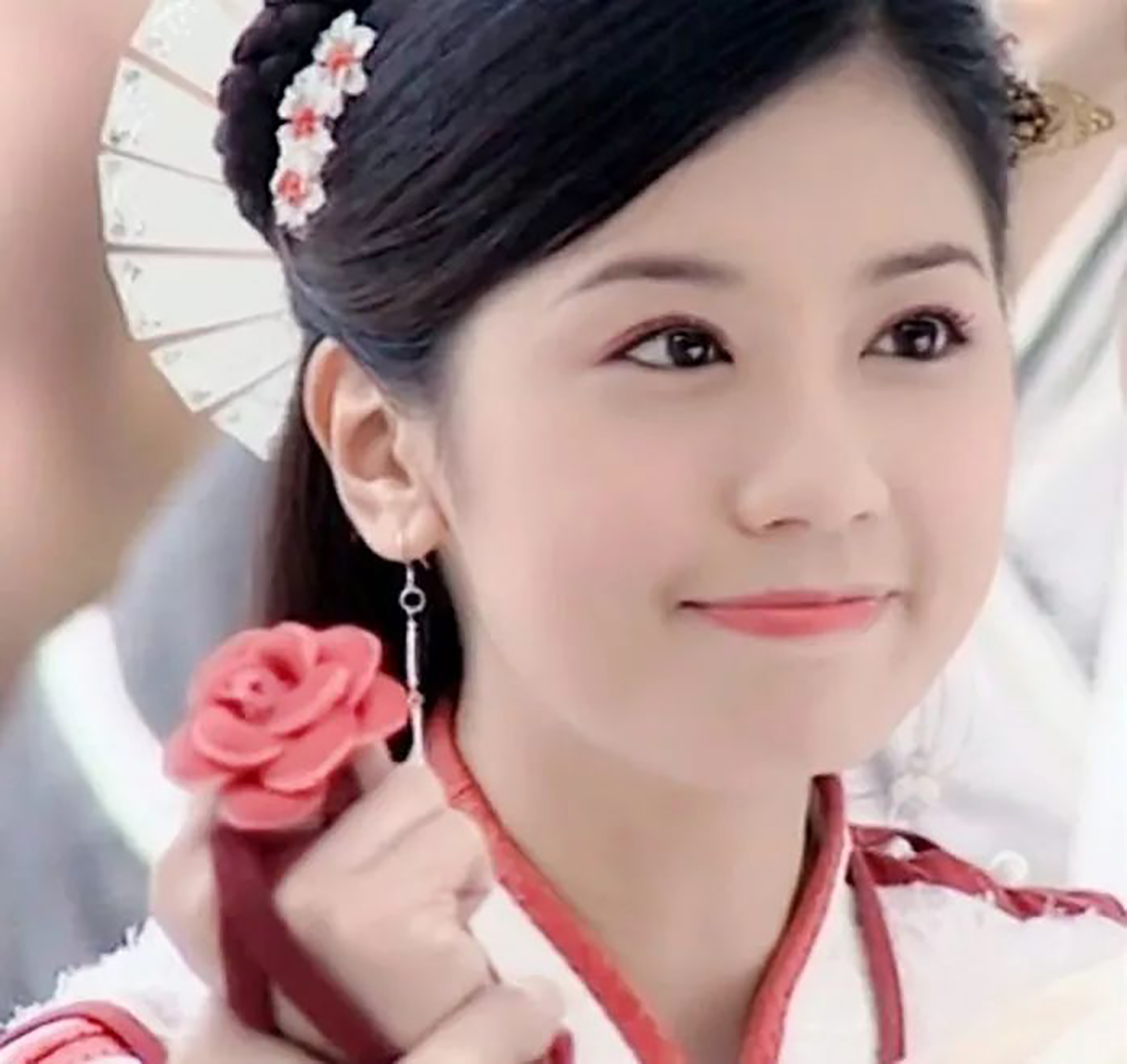 刘德华称赞她美,贾静雯巴黎拍婚纱照,网友:可惜对象不