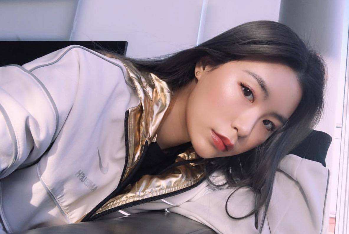 高以翔离世后续,未婚妻贝拉走出悲伤阴霾,海边冲浪尽显好身材