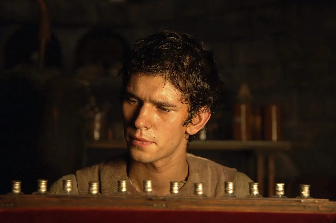 电影《香水》:他用十几位少女的体香,制造出神奇的香水