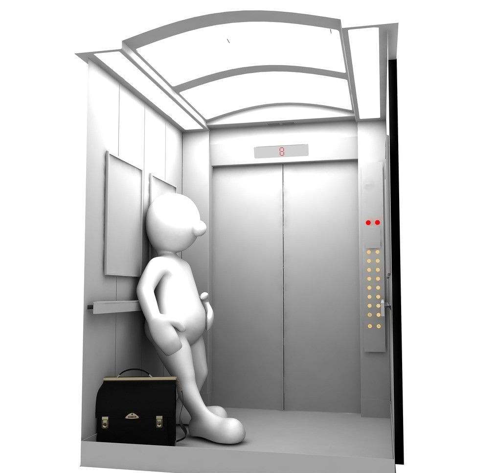 广州男子喝醉酒踢电梯门 朋友当场坠亡,67耍酒疯后果很严重