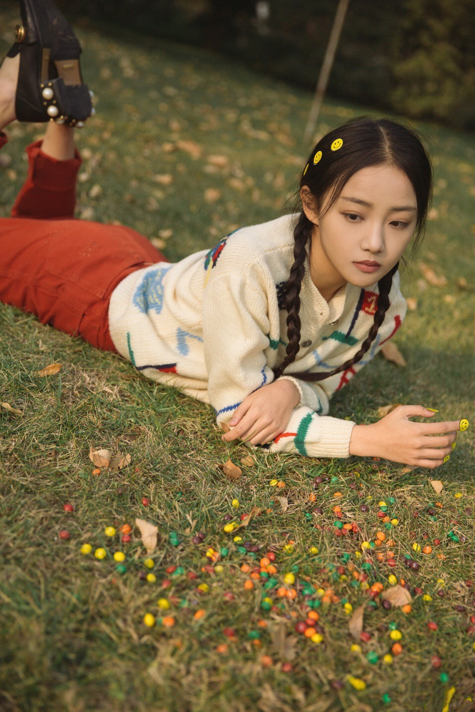 人像摄影:重阳节,在外玩耍的漂亮女孩