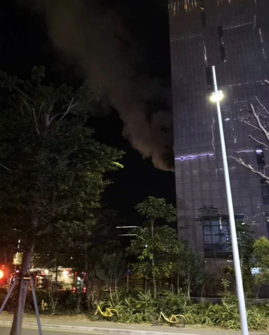 深圳市档案中心四楼配电房今晚起火,内存蓄电池,档案资料未损毁