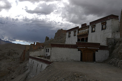 西藏阿里地区普兰镇的景色,真的想亲自去看看