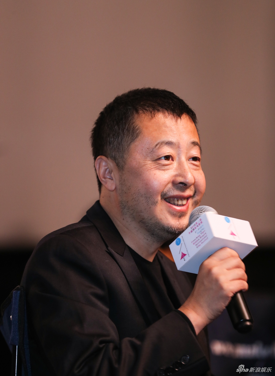 10月15日,韩国著名导演李沧东带着他的最新作品《燃烧》来到了第二届