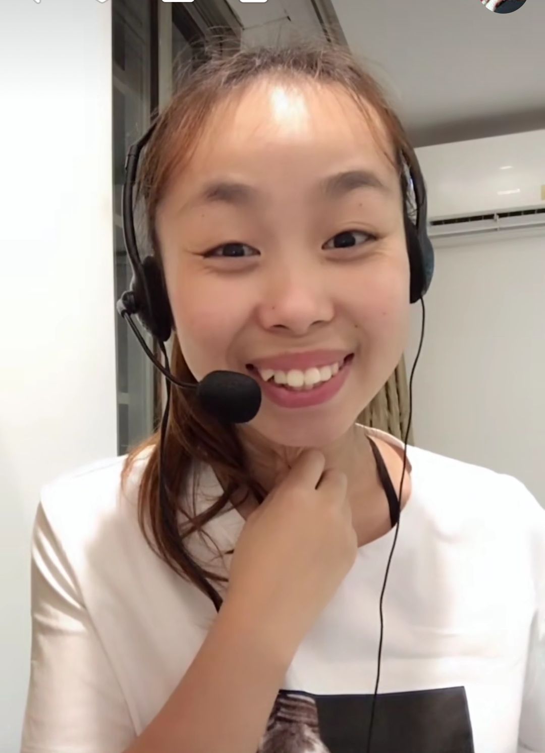 "过气网红"嘟嘟姐回归,携母亲亮相直播间,网友:打亲情牌?