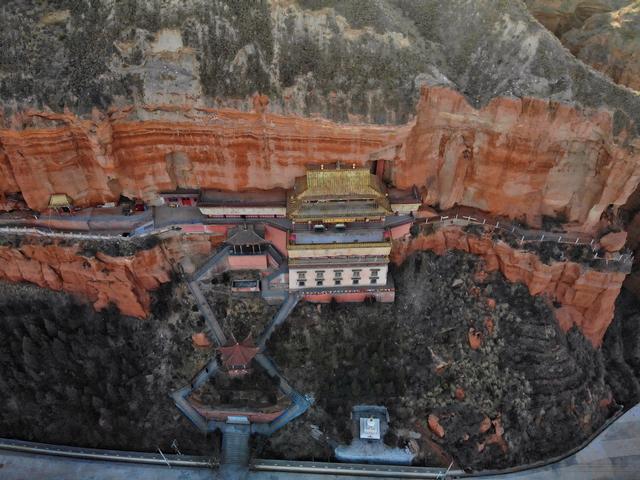 甘肃罗家洞寺,绝壁上的佛窟,此处即佛州