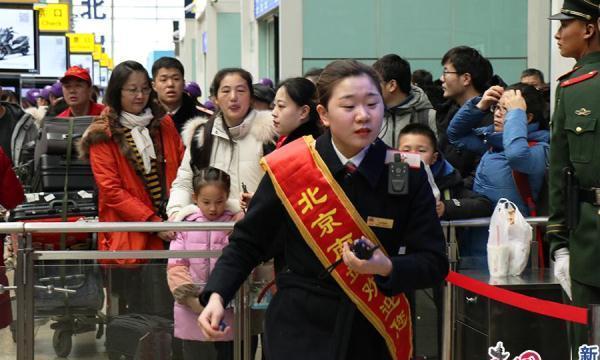 新春走基层:"00后"检票员的春运日记