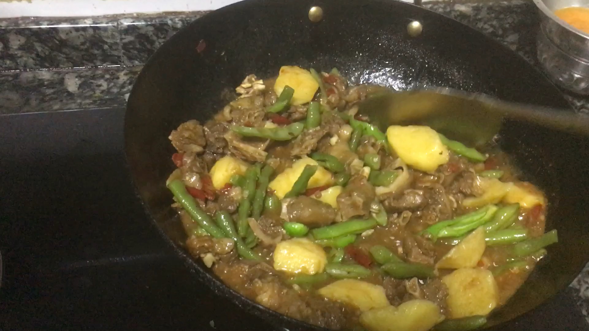 今天我亲自上场做一道大菜土豆烧鹅,结果真的好好吃……