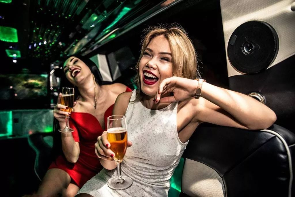 世界十大爱喝酒国家前三名 居然有个设了醒酒站?醉了!满街酒鬼
