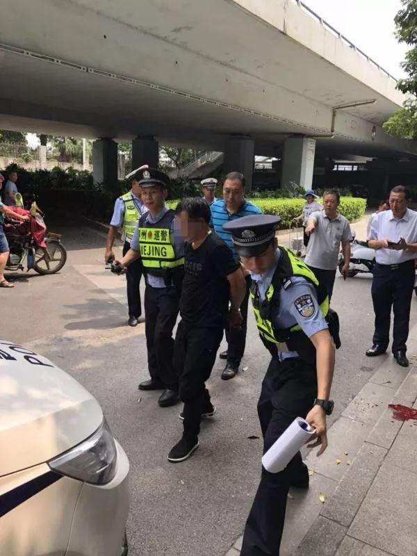 柳州一男子市内驾车连续撞人,又下车持刀捅人