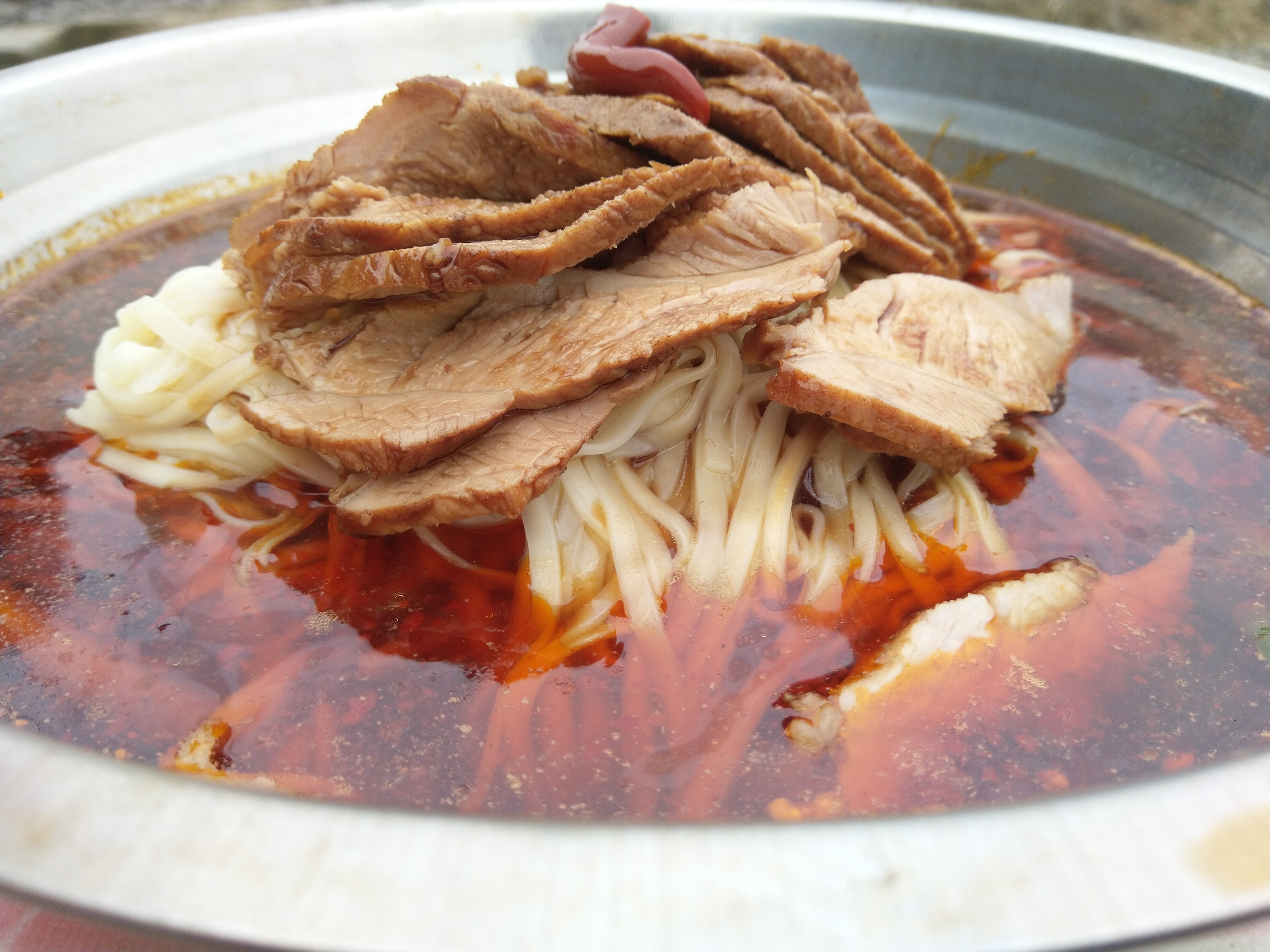 一碗面条,加了几片卤肉,吃出了学生时的回忆