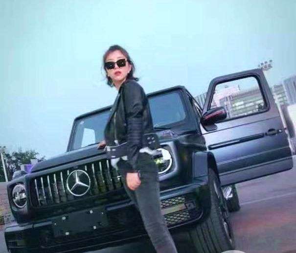 高露开奔驰进故宫,错不在她!民众该感谢她揭开了一个盖子