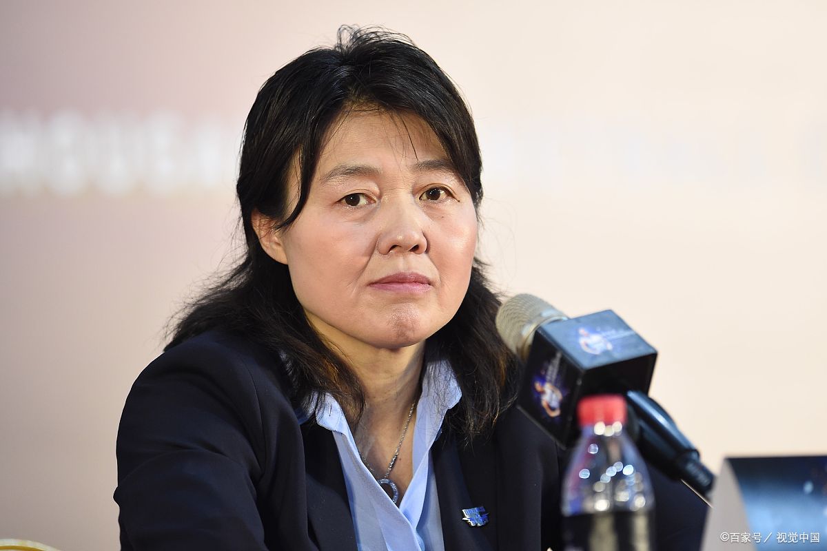 当不少球迷看到,带领清华大学夺冠的是北京首钢前队长陈磊时,也都对他