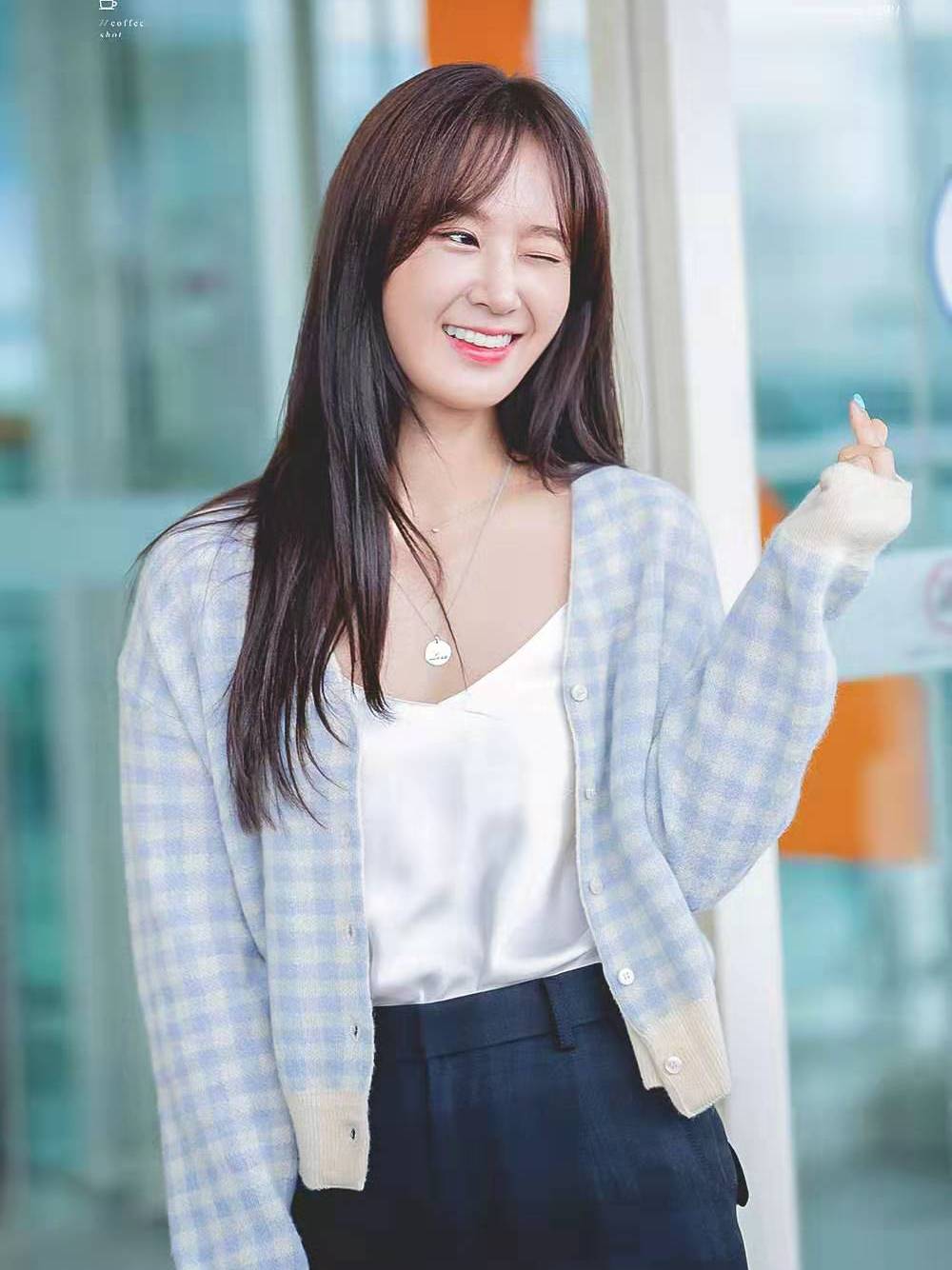 少女时代权俞利碎花裙太老气,身材丰满又魅惑,童颜堪比林允儿