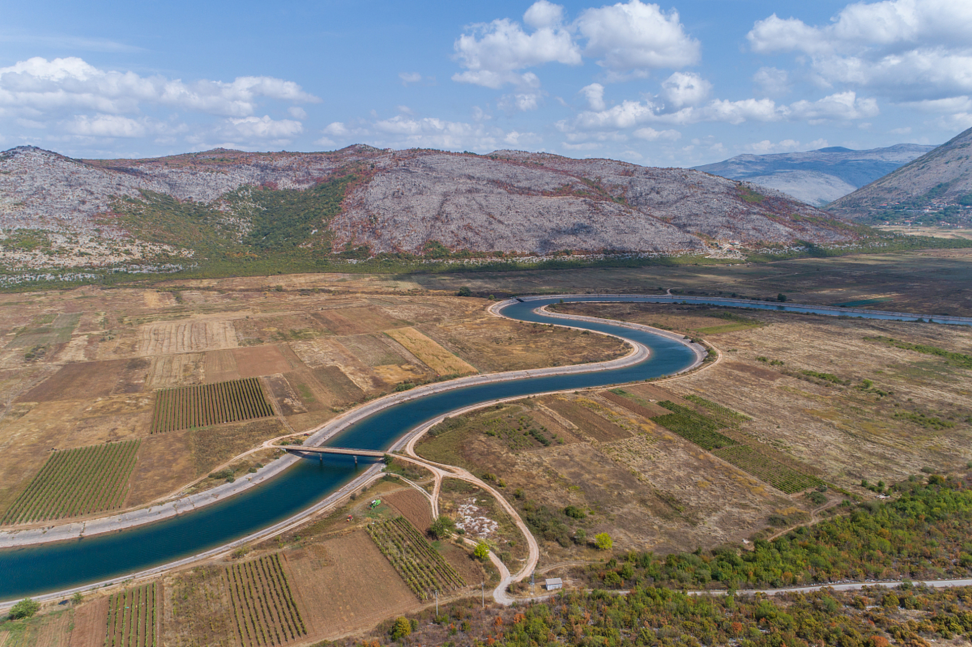 内蒙古绰尔河农牧场见证50年辉煌变迁,高科技农业引领乡村振兴  近日