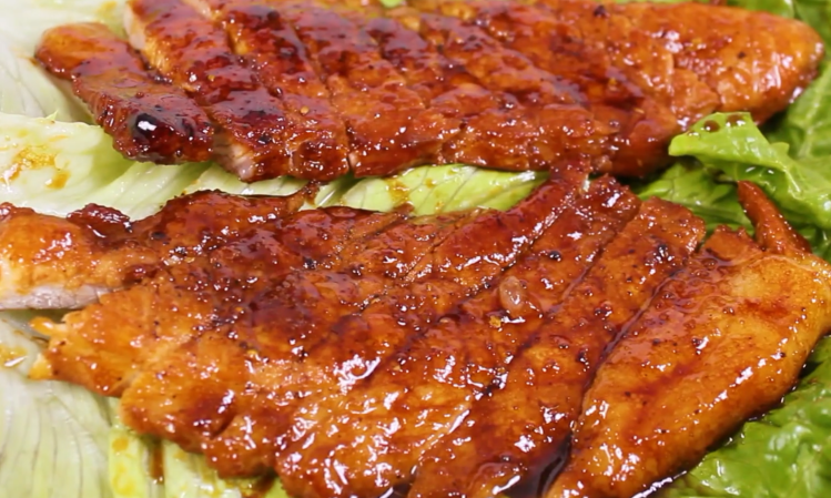 在家憋得慌,特别想吃猪扒,妈妈今天做家常版猪扒,不比买的差