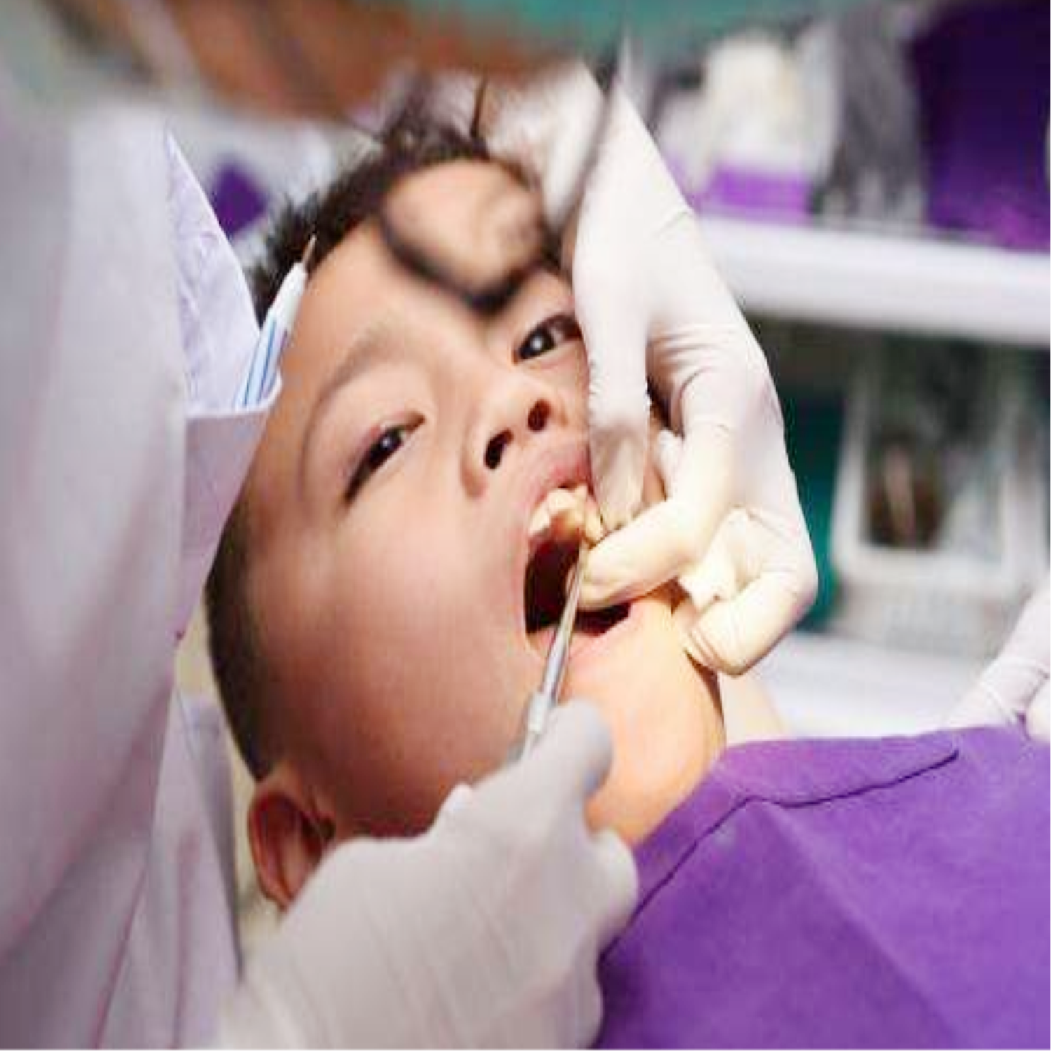 蔡少芬给女儿手动拔牙,用力的瞬间看着都疼,网友:经历了生死