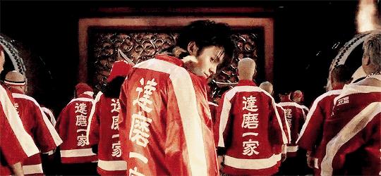 我一直想知道热血高校里小栗旬超帅的校服是哪买的