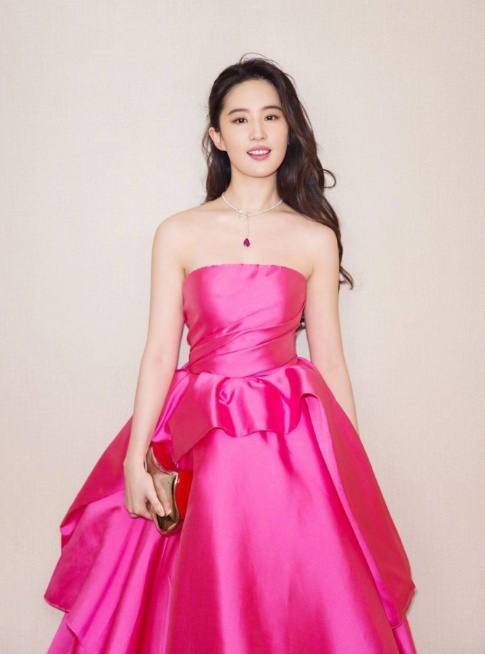 女明星穿粉色:可爱,淑女,帅气,居然是她最后一张最美!angelababy杨颖