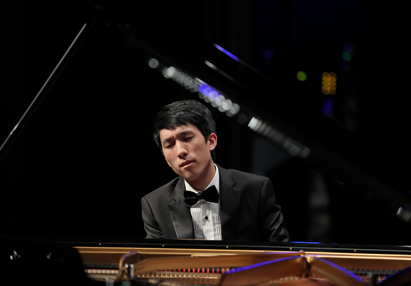 20岁的陆逸轩是怎样摘下利兹钢琴大赛冠军的?