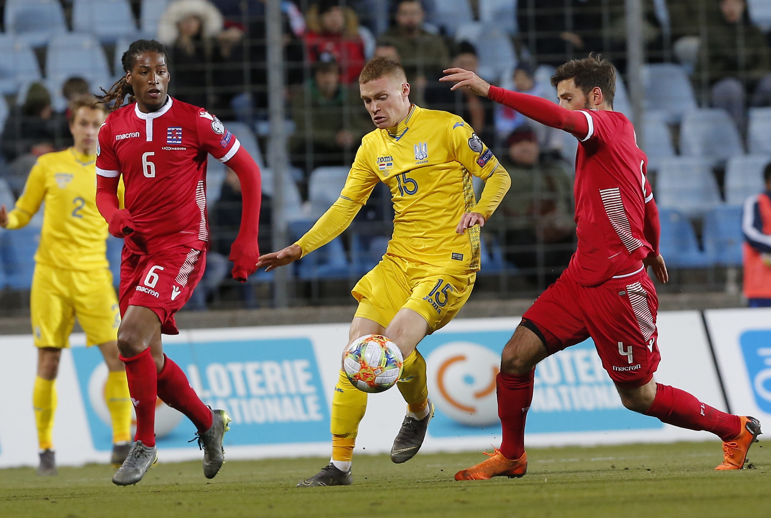 足球——欧锦赛预选赛:乌克兰胜卢森堡