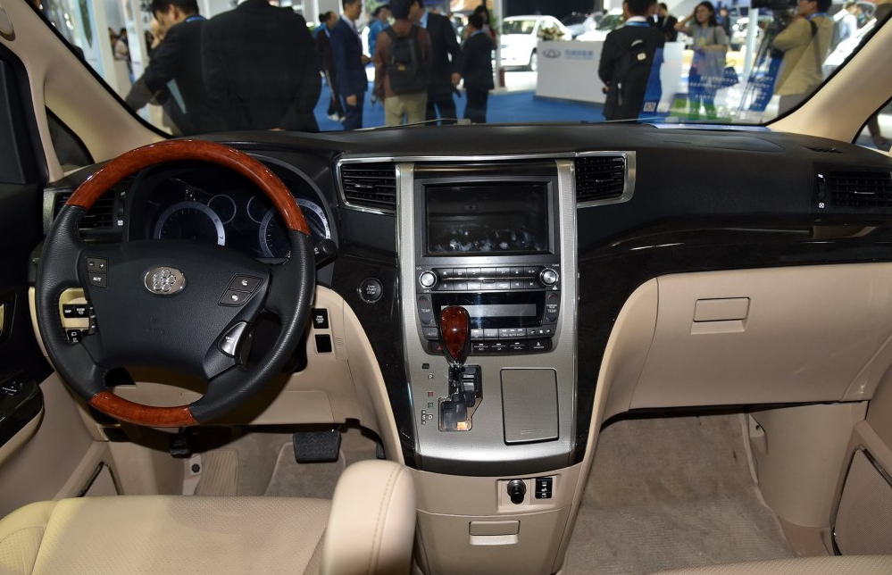 广通艾菲2017款 ev,整车观感十分大气优雅,多重设计彰显个性