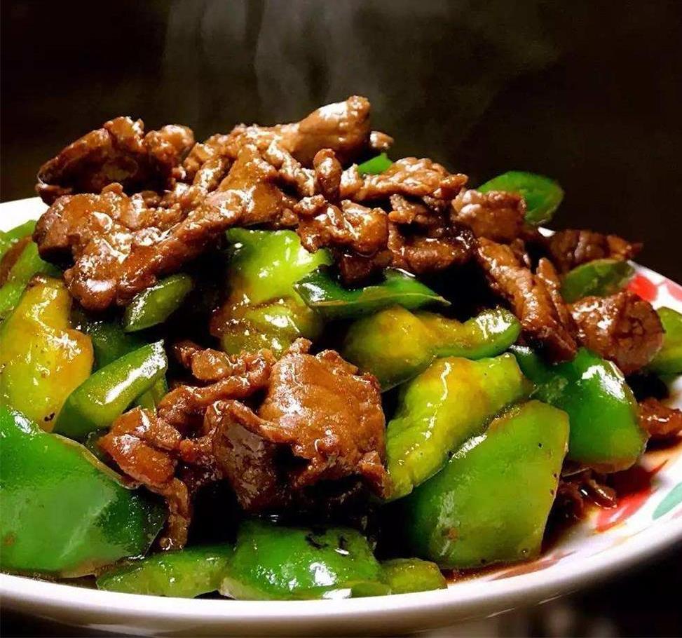 青椒炒牛肉,鲜香四溢,脆嫩爽口,开胃又下饭!